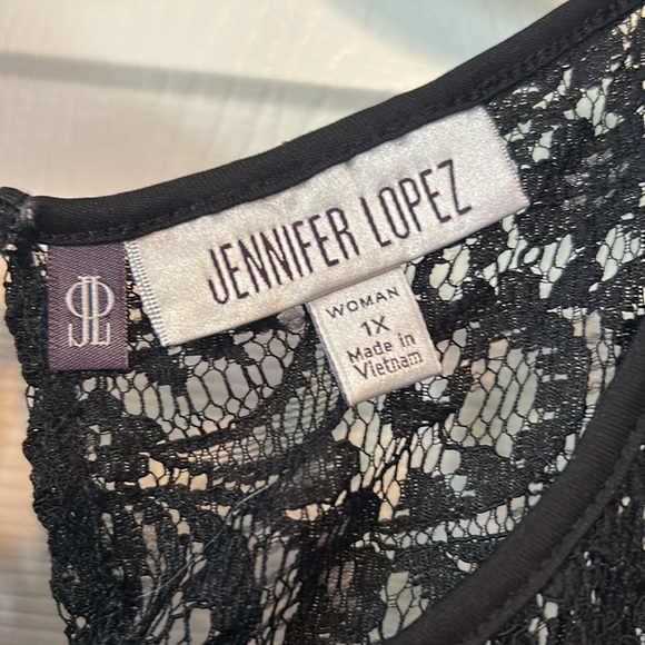 Unique shell blouse - Picture 3 of 5